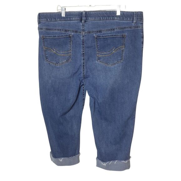Red River Womens Plus Denim Capri 24W  Jeans Cuffed Hem Stretchy Preppy Clean - Picture 3 of 6